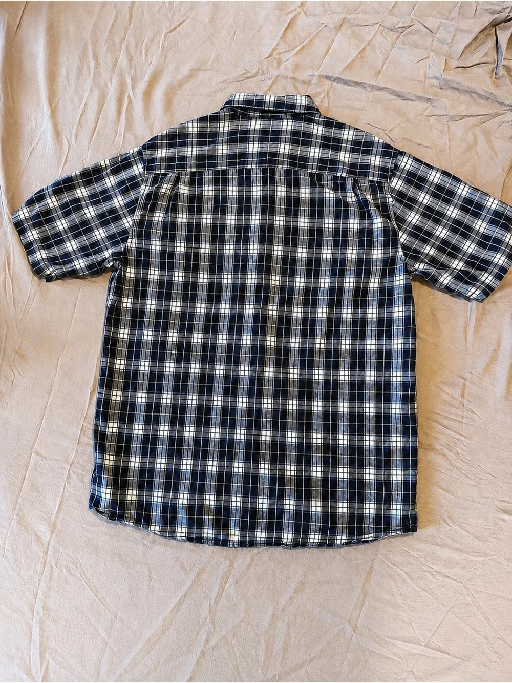 Carhartt men’s large navy plaid short sleeve button-down shirt, 100% cotton